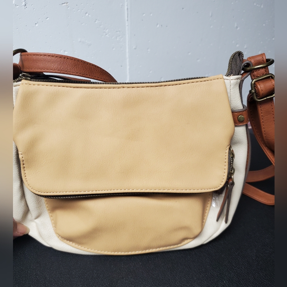New Time and Tru Dayana Essential Crossbody Bag with Adjustable Strap Beige Tan - Picture 1 of 10